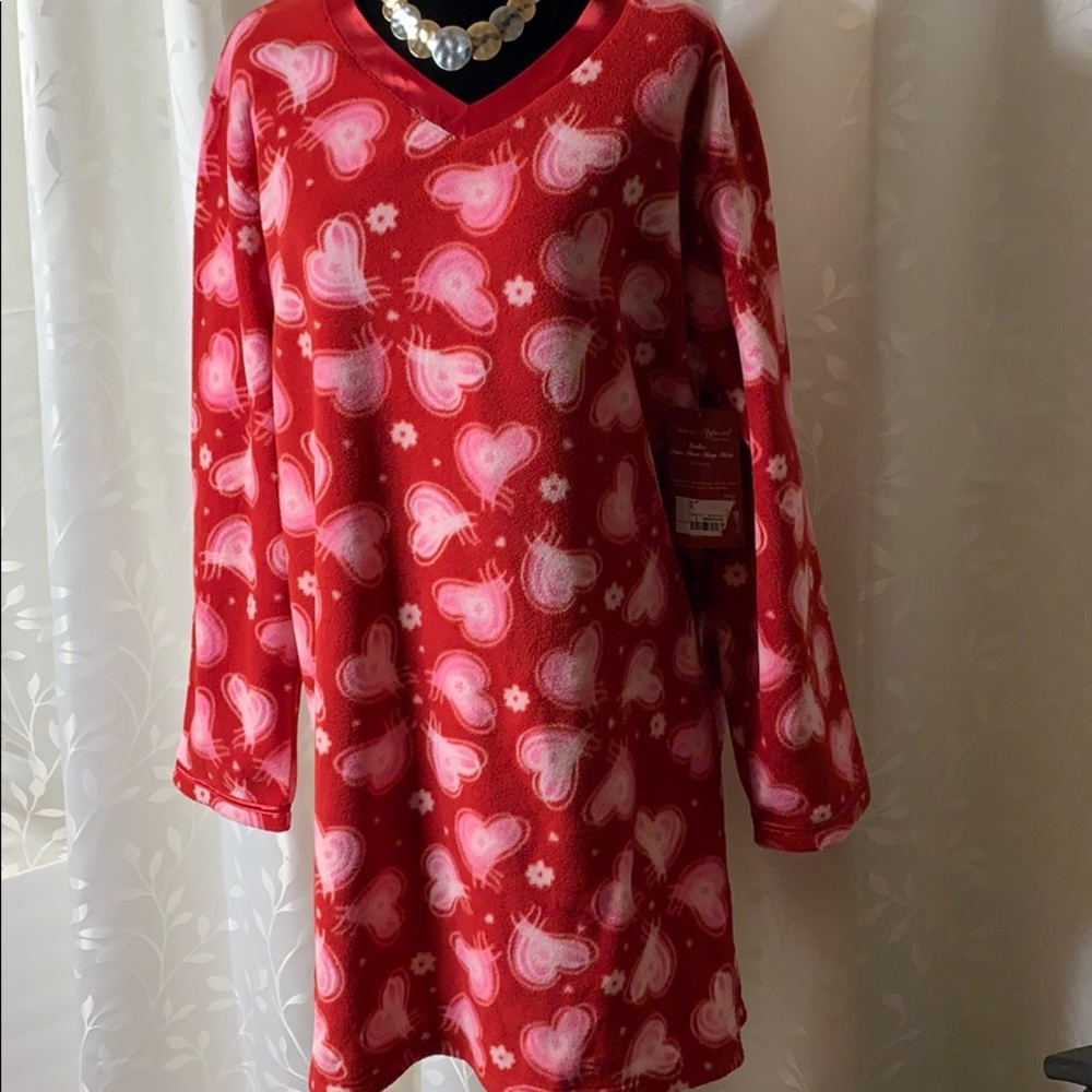 Hearts sleep shirt size large